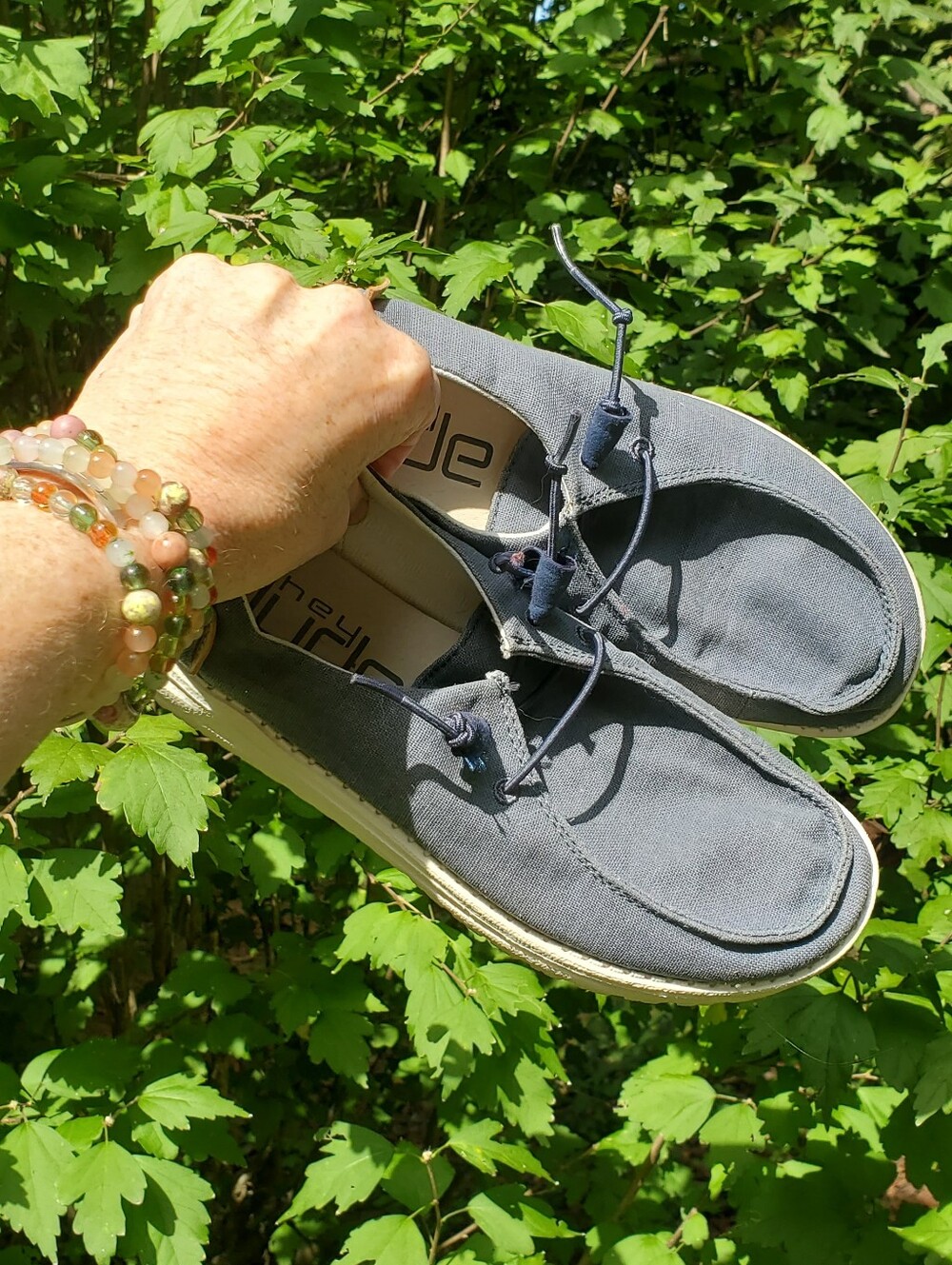 Hey Dude "Wendy" Linen Women's 8 Chambray Blend Shoes Lightweight Slip On EUC - Picture 15 of 15